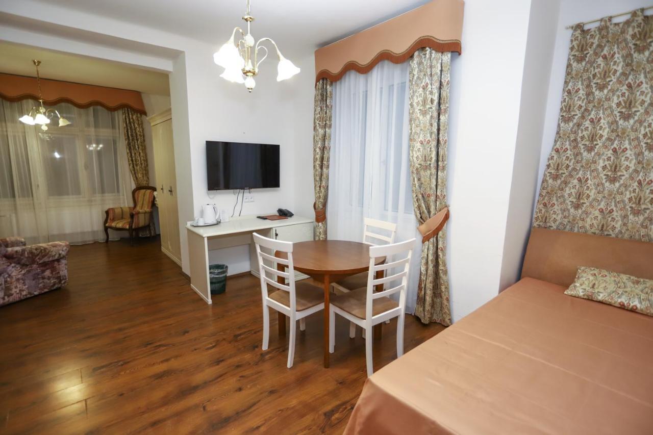 Zlaty Sloup Hotel การ์โลวีวารี ภายนอก รูปภาพ